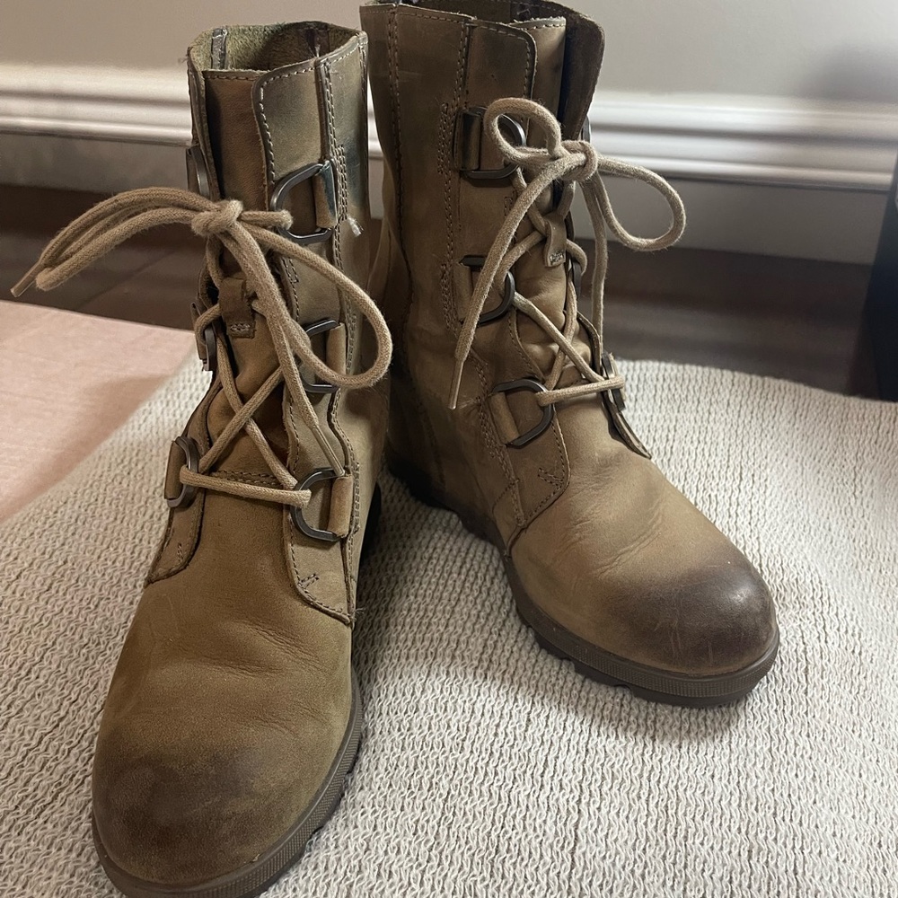 Sorel Wedge Boots Size 7